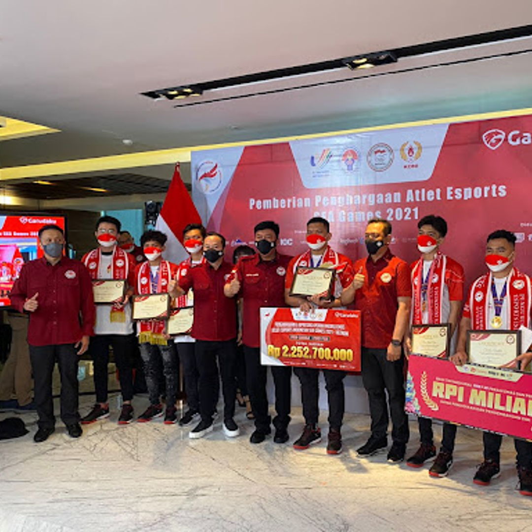 PBESI Gives Appreciation and Awards to Indonesian Esports Athletes who Win 2021 SEA Games Medals